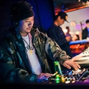 中文起碰亚洲先锋资源5566
